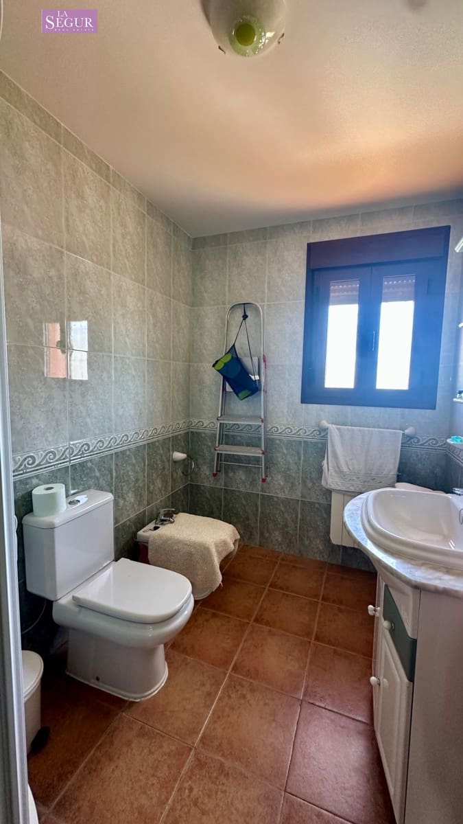 4 bedroom Villa for sale in Conil de la Frontera with pool garage - € 410,000 (Ref: 9634162)