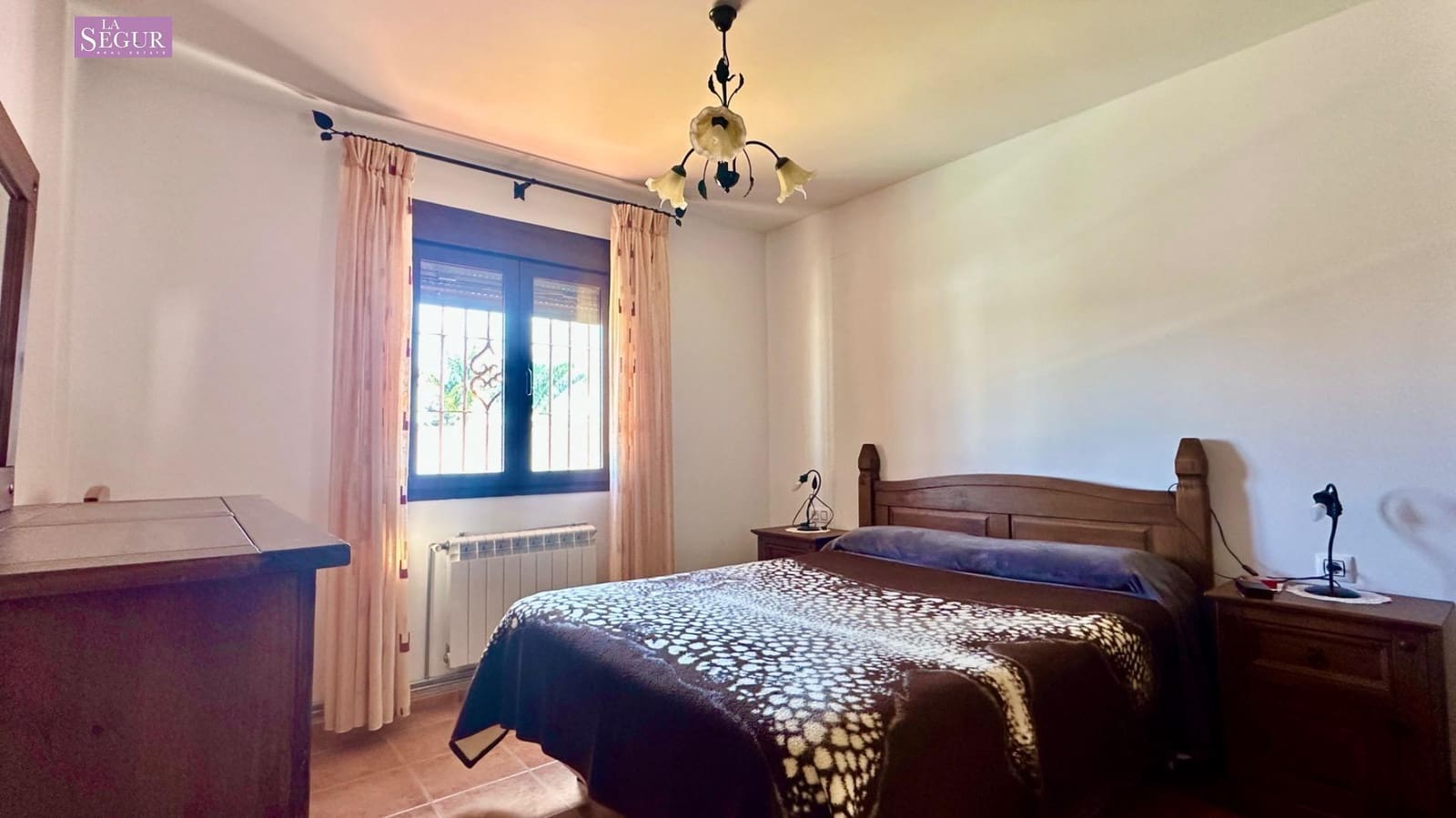 4 bedroom Villa for sale in Conil de la Frontera with pool garage - € 410,000 (Ref: 9634162)