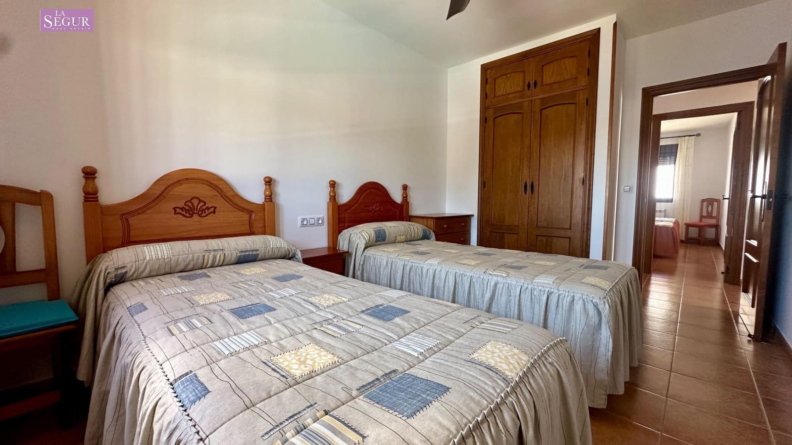 4 bedroom Villa for sale in Conil de la Frontera with pool garage - € 410,000 (Ref: 9634162)