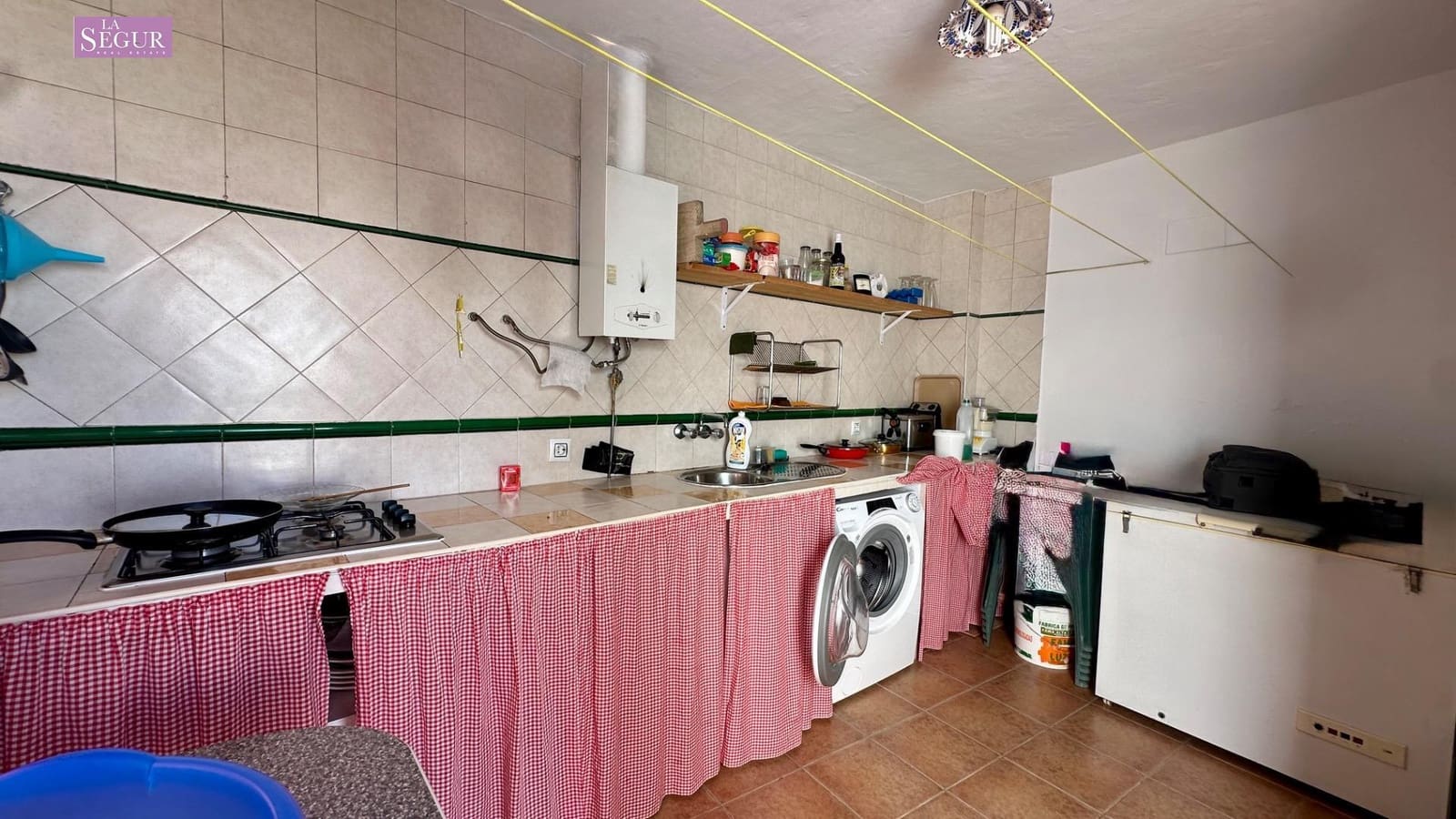 4 bedroom Villa for sale in Conil de la Frontera with pool garage - € 410,000 (Ref: 9634162)