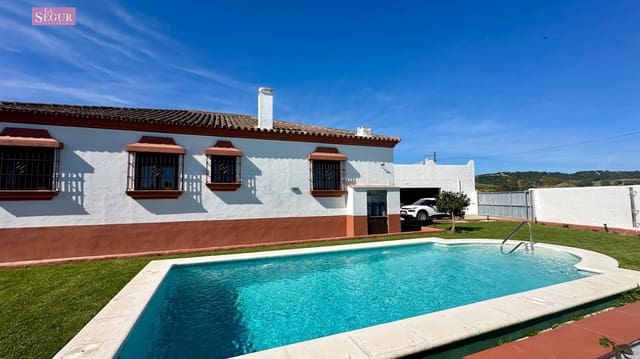 4 makuuhuone Huvila myytävänä paikassa Conil de la Frontera mukana uima-altaan 
autotalli - 410 000 € (Ref: 9634162)