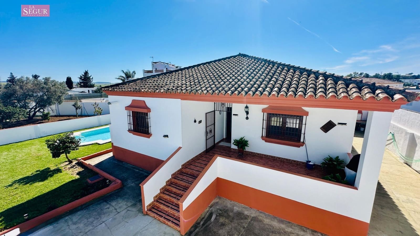 4 bedroom Villa for sale in Conil de la Frontera with pool garage - € 410,000 (Ref: 9634162)