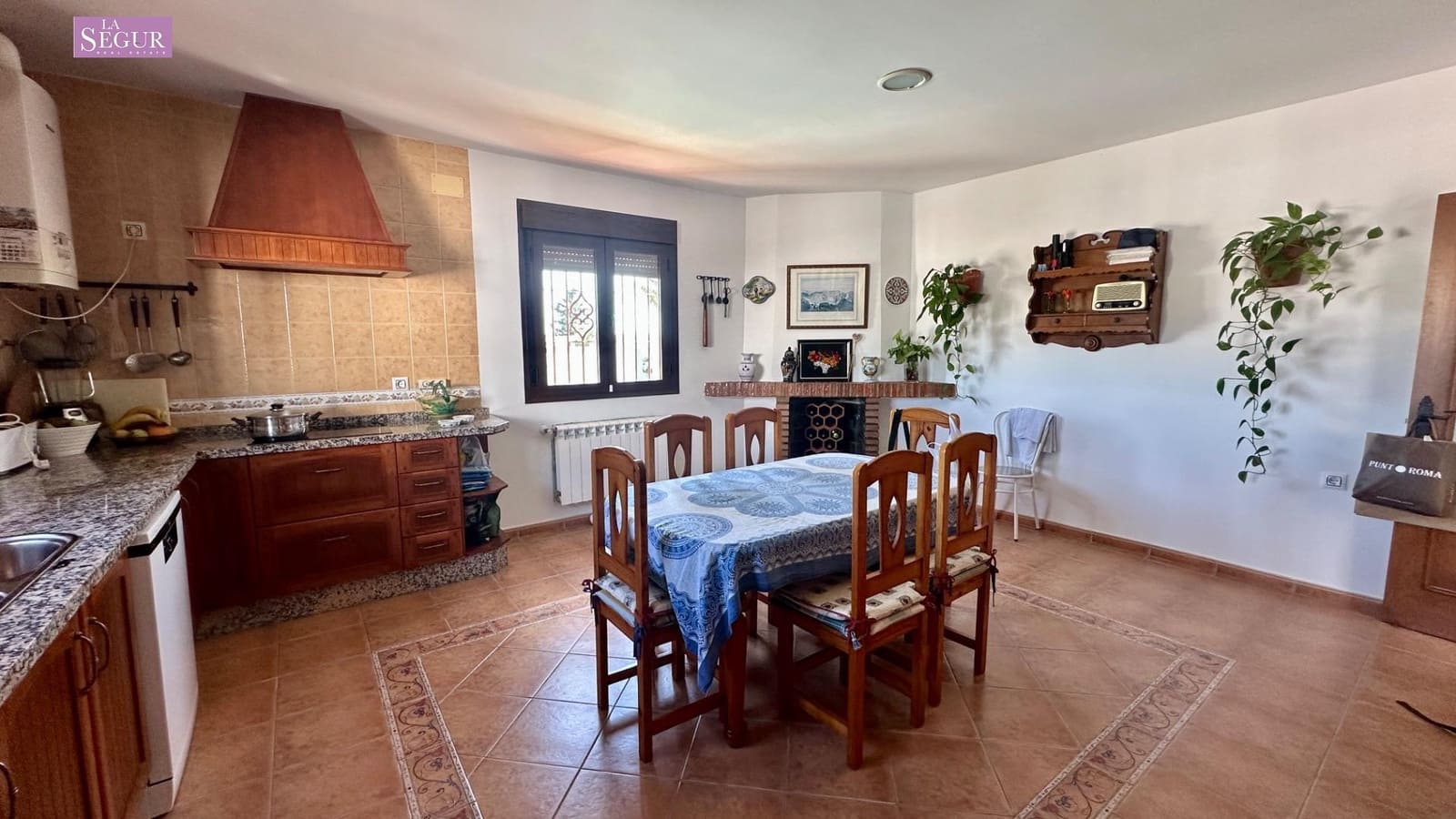 4 bedroom Villa for sale in Conil de la Frontera with pool garage - € 410,000 (Ref: 9634162)