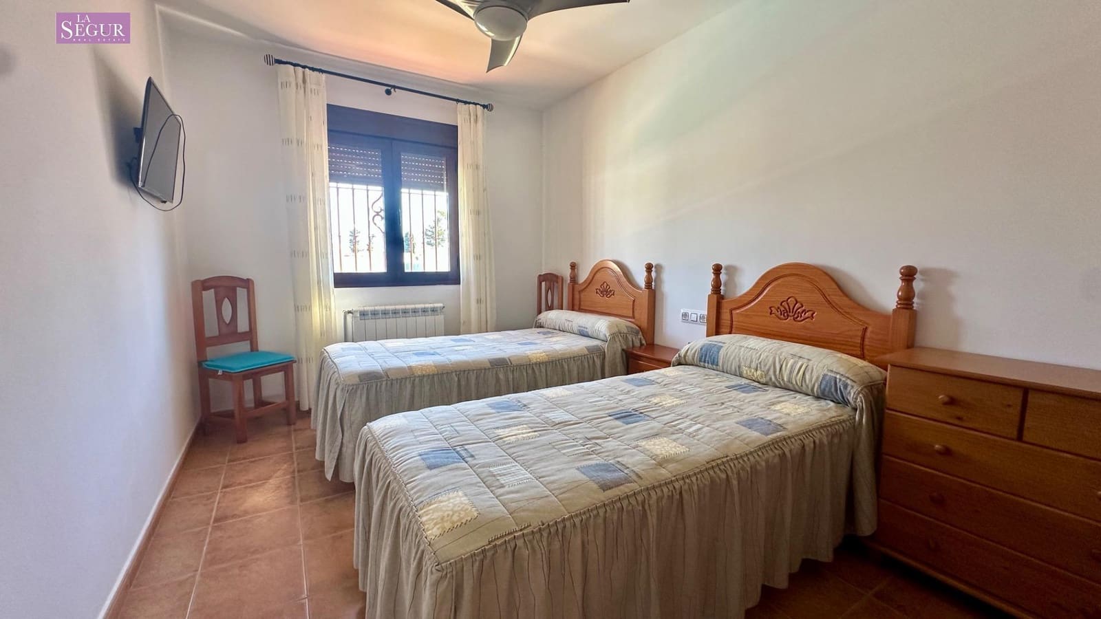 4 bedroom Villa for sale in Conil de la Frontera with pool garage - € 410,000 (Ref: 9634162)