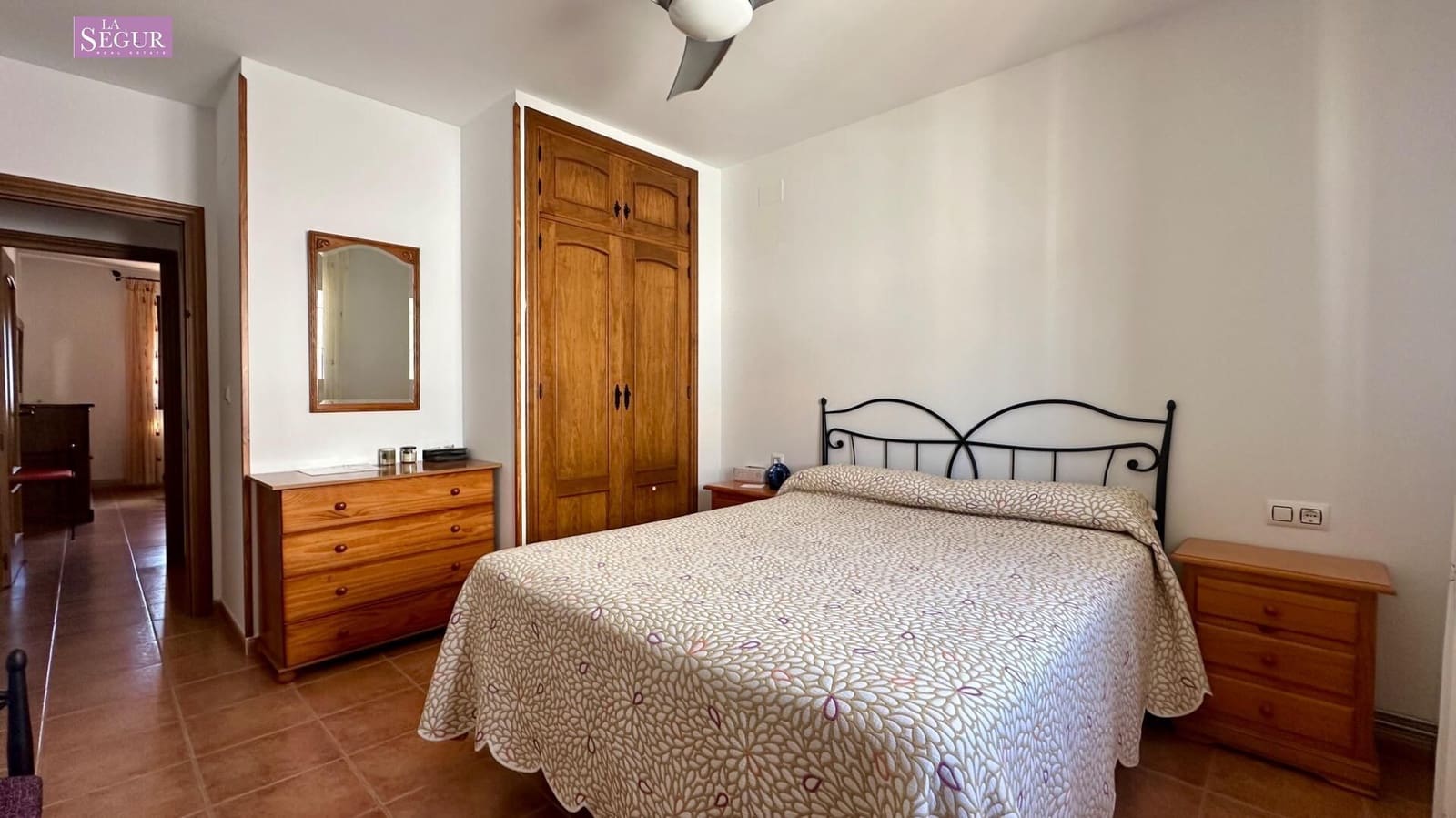 4 bedroom Villa for sale in Conil de la Frontera with pool garage - € 410,000 (Ref: 9634162)