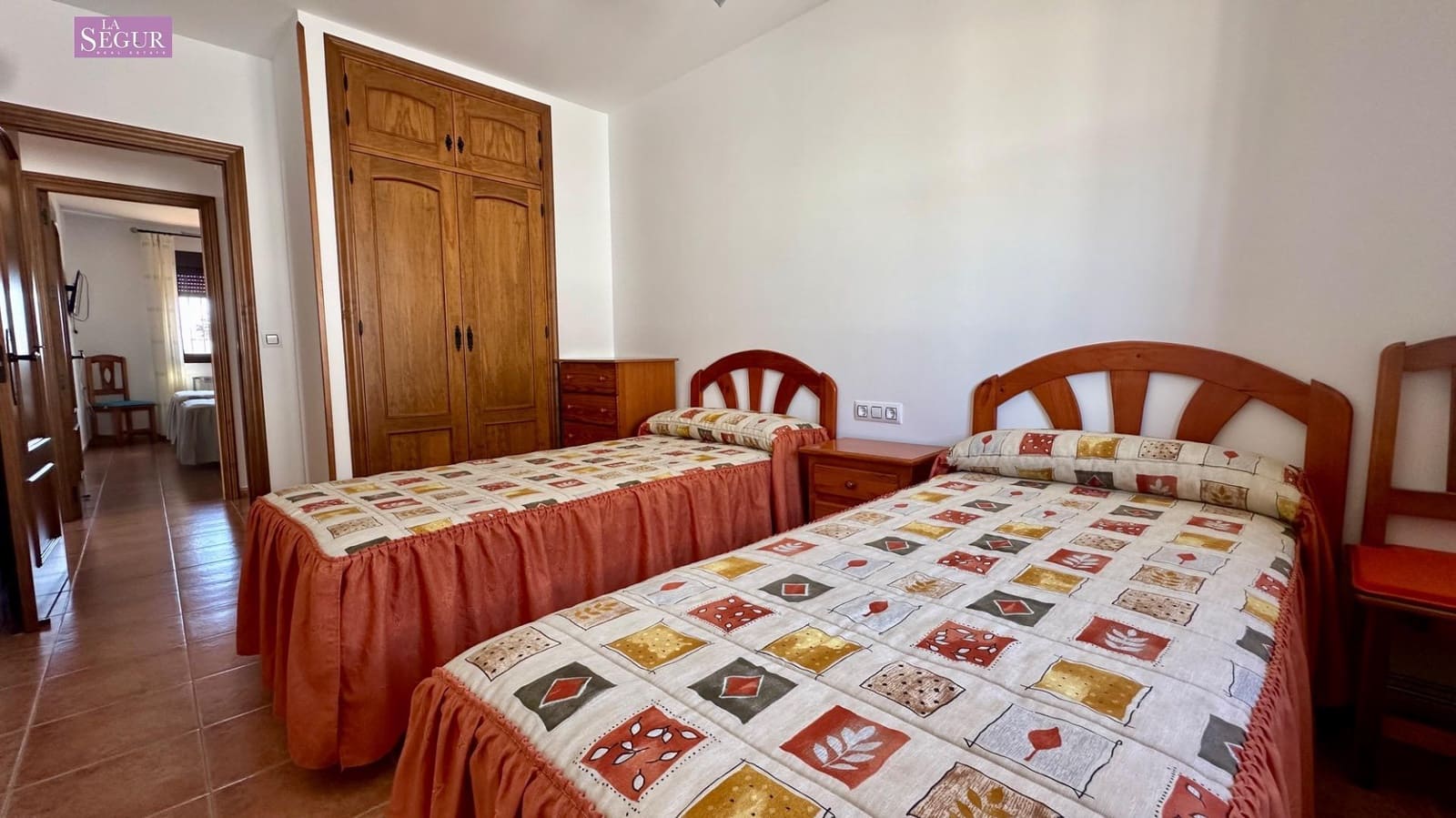 4 bedroom Villa for sale in Conil de la Frontera with pool garage - € 410,000 (Ref: 9634162)