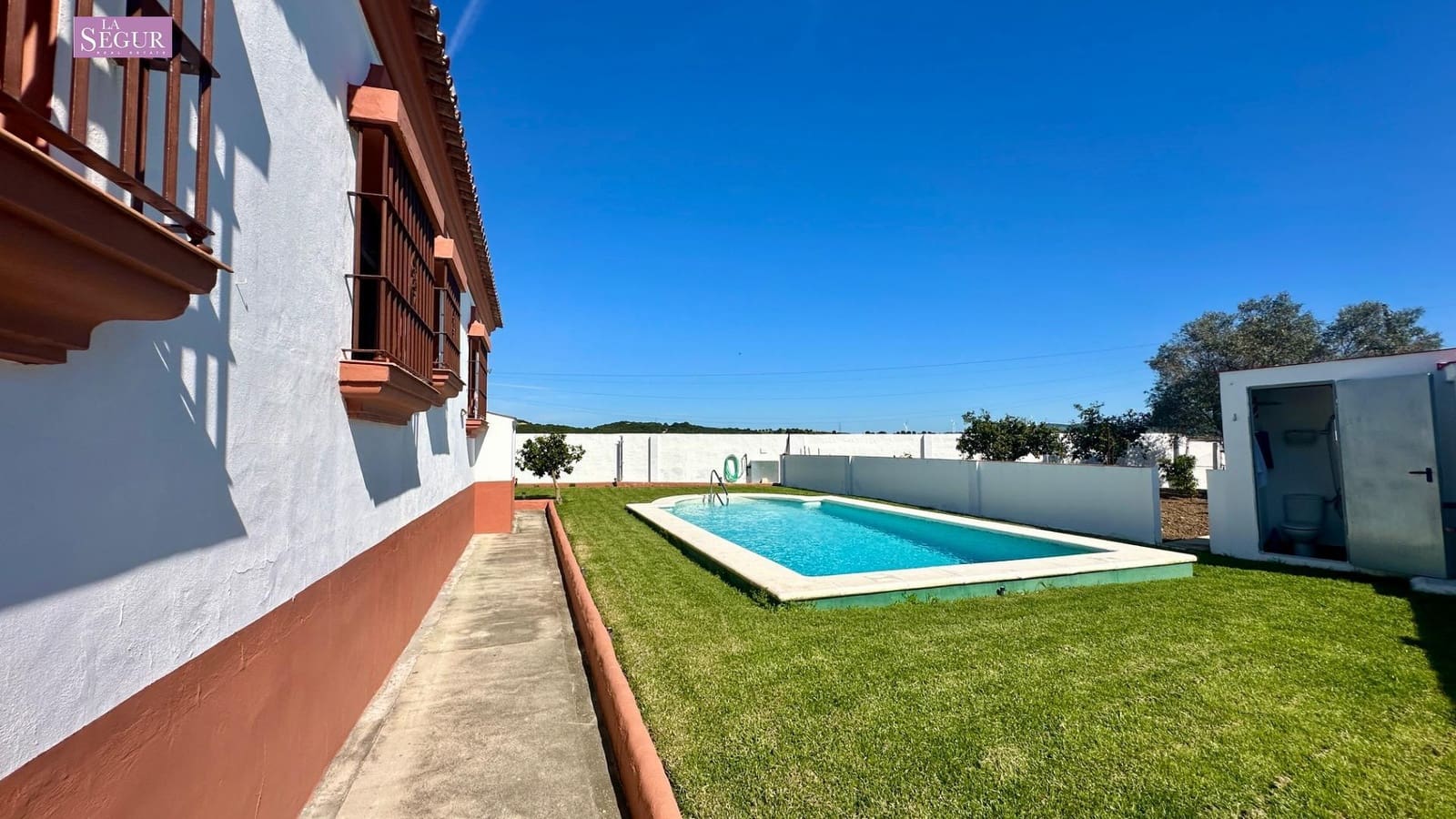 4 bedroom Villa for sale in Conil de la Frontera with pool garage - € 410,000 (Ref: 9634162)