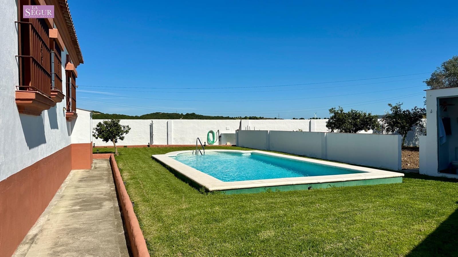 4 bedroom Villa for sale in Conil de la Frontera with pool garage - € 410,000 (Ref: 9634162)