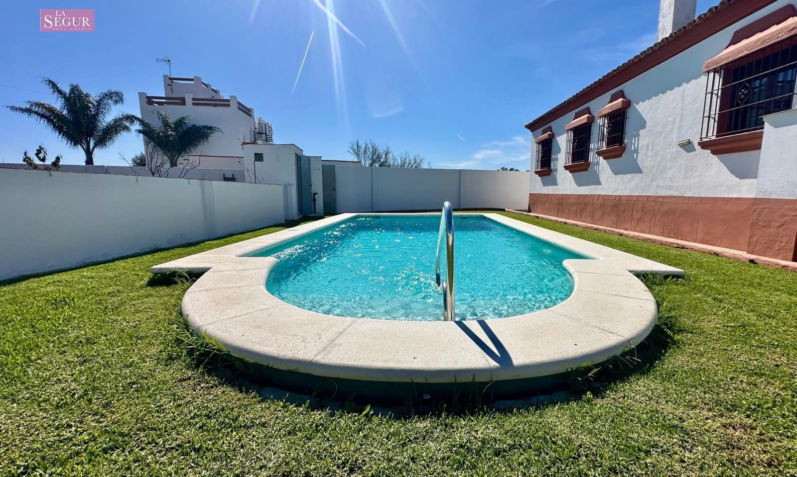 4 bedroom Villa for sale in Conil de la Frontera with pool garage - € 410,000 (Ref: 9634162)