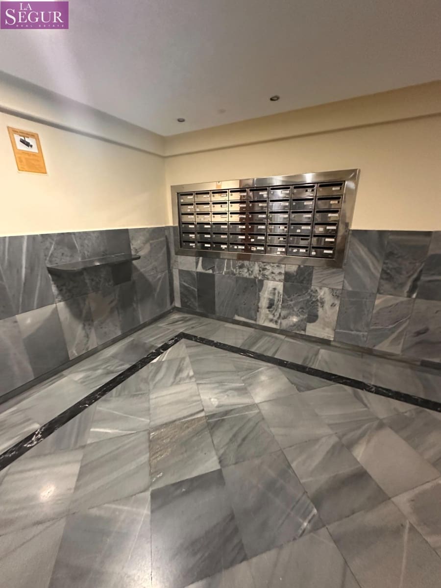 3 bedroom Flat for sale in Cadiz city - € 450,000 (Ref: 9670583)