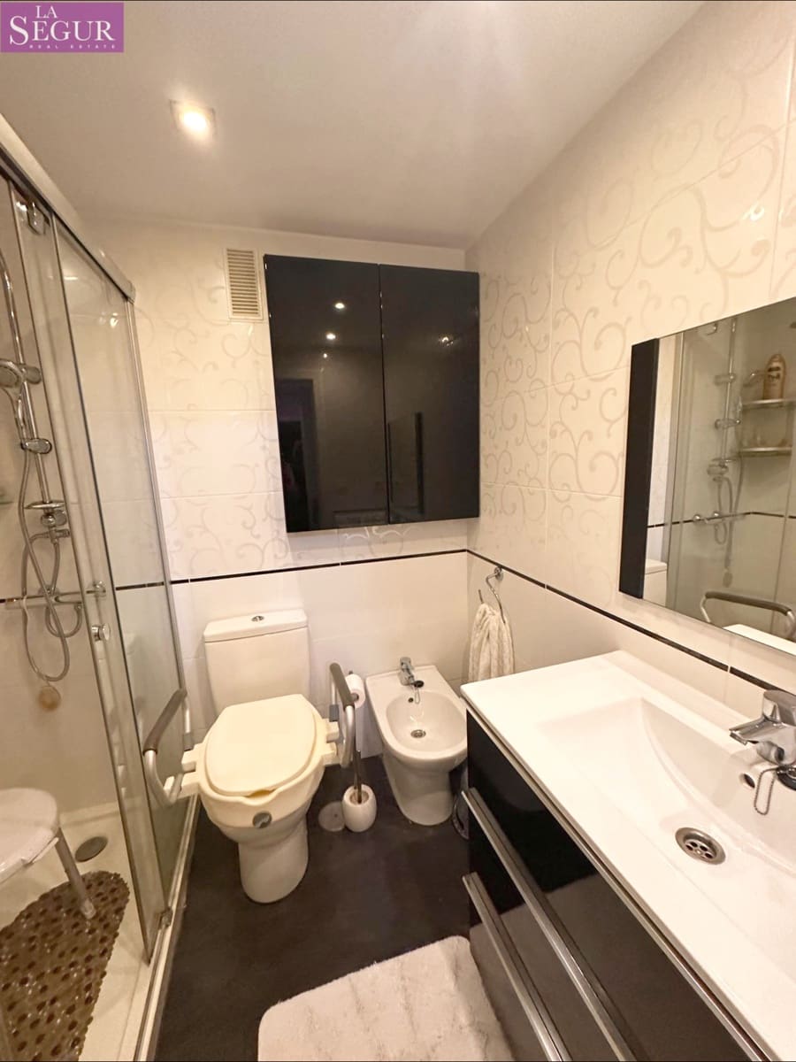 3 bedroom Flat for sale in Cadiz city - € 450,000 (Ref: 9670583)