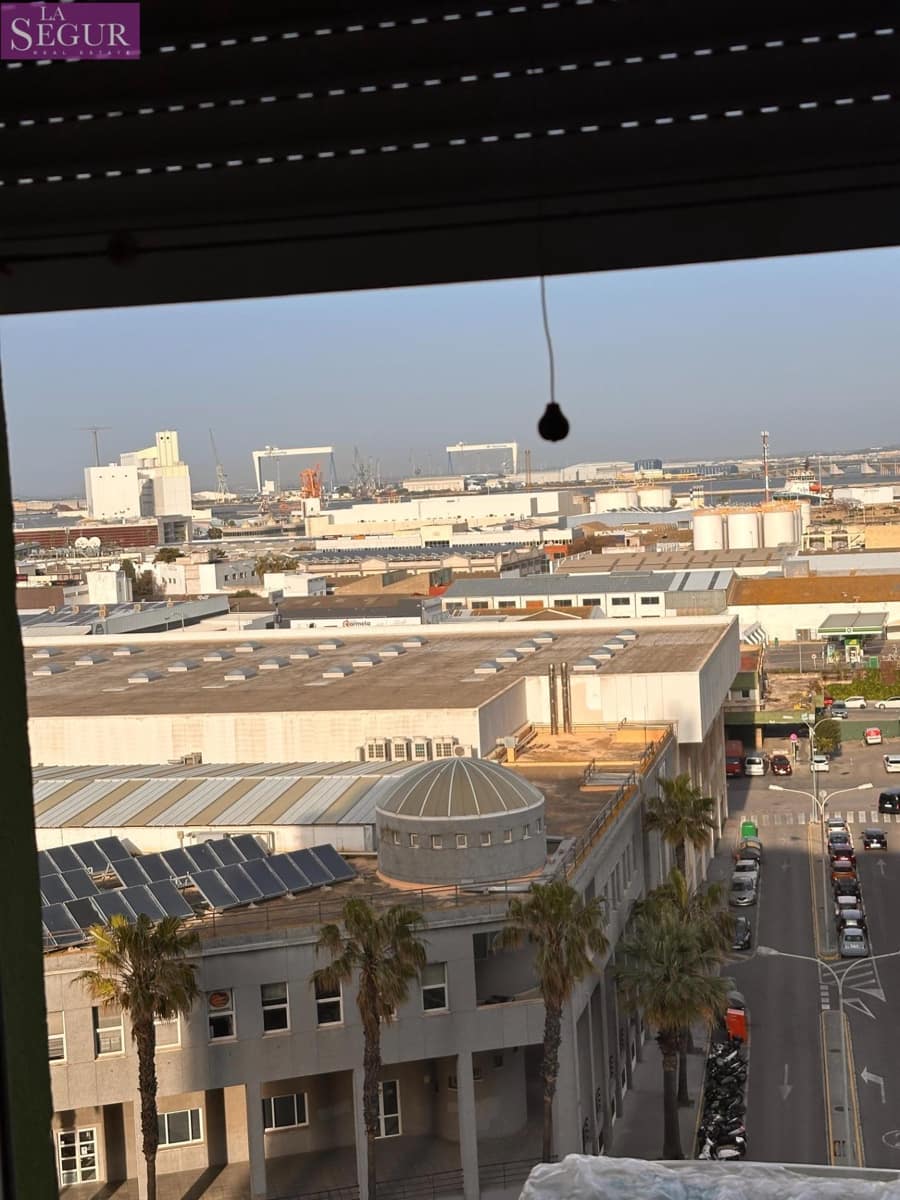 3 bedroom Flat for sale in Cadiz city - € 450,000 (Ref: 9670583)