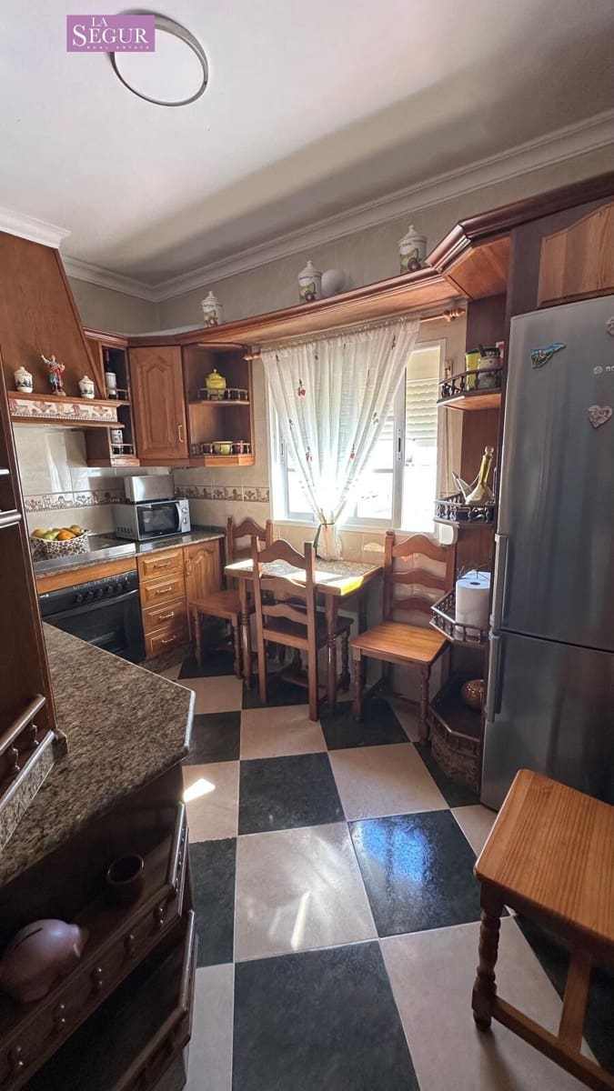 3 bedroom Flat for sale in Conil de la Frontera - € 270,000 (Ref: 9677417)