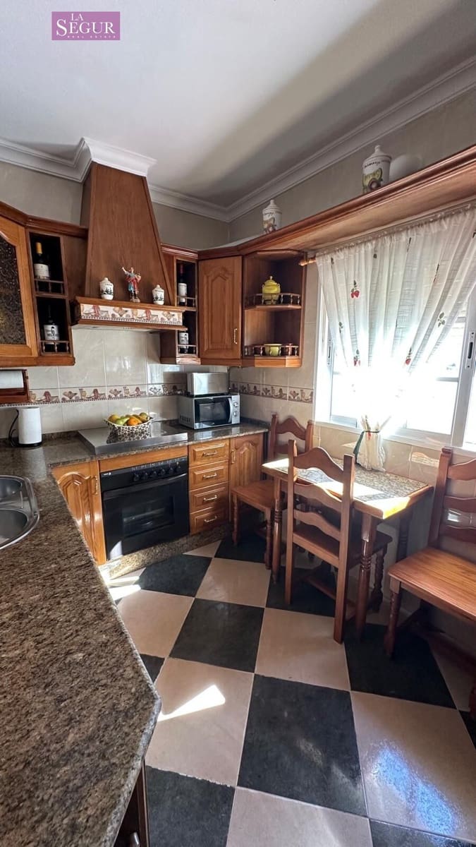 3 bedroom Flat for sale in Conil de la Frontera - € 270,000 (Ref: 9677417)