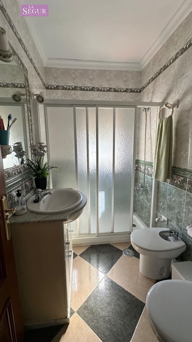 3 bedroom Flat for sale in Conil de la Frontera - € 270,000 (Ref: 9677417)