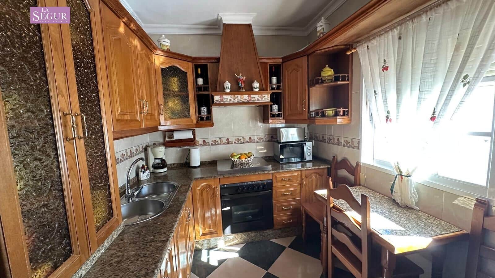 3 bedroom Flat for sale in Conil de la Frontera - € 270,000 (Ref: 9677417)