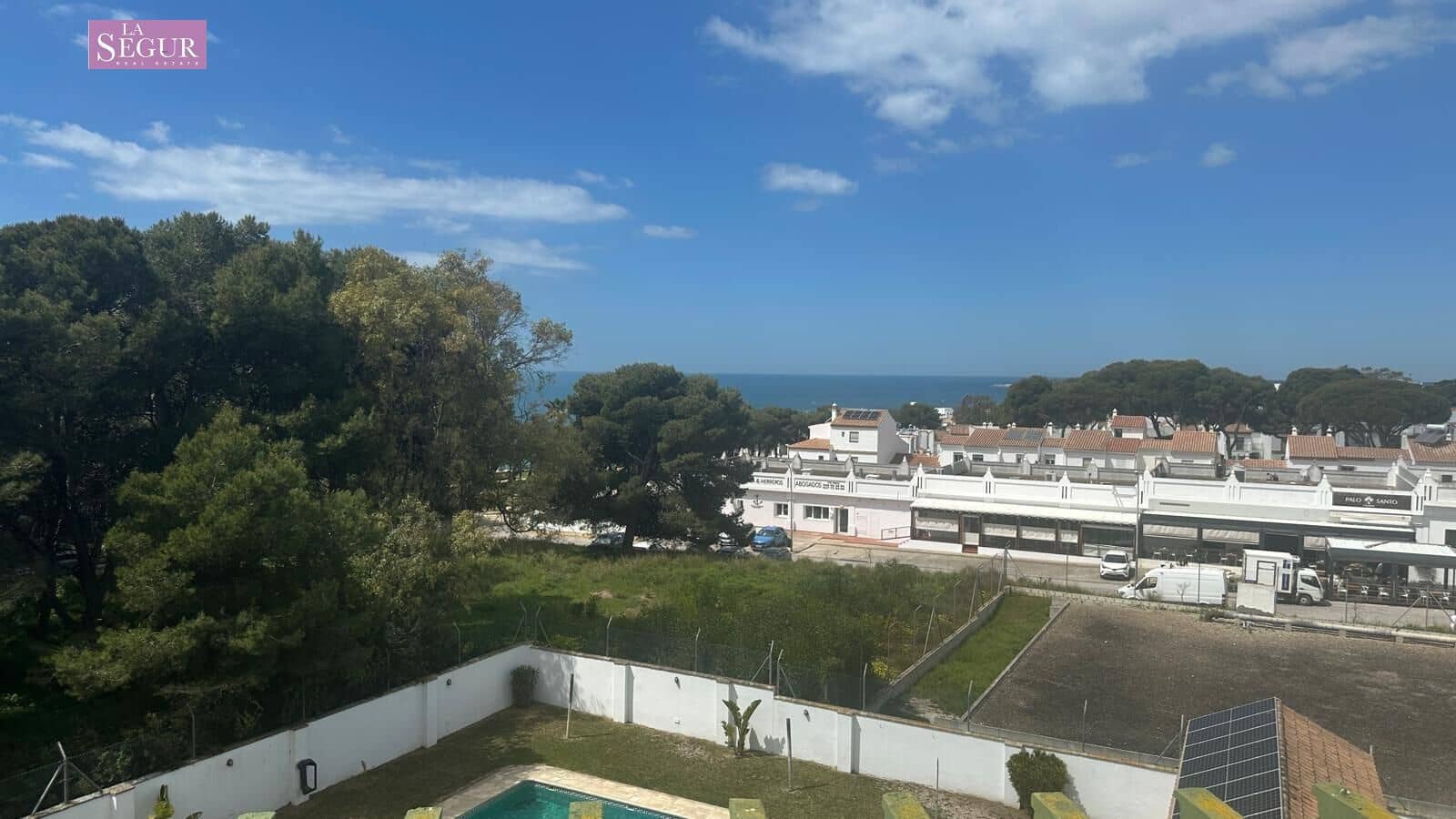Piso de 2 habitaciones en Conil de la Frontera en venta con piscina garaje - 470.000 € (Ref: 9695272)