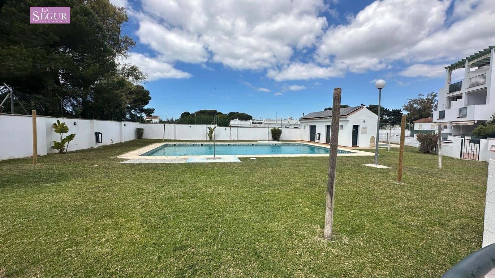 Piso de 2 habitaciones en Conil de la Frontera en venta con piscina garaje - 470.000 € (Ref: 9695272)