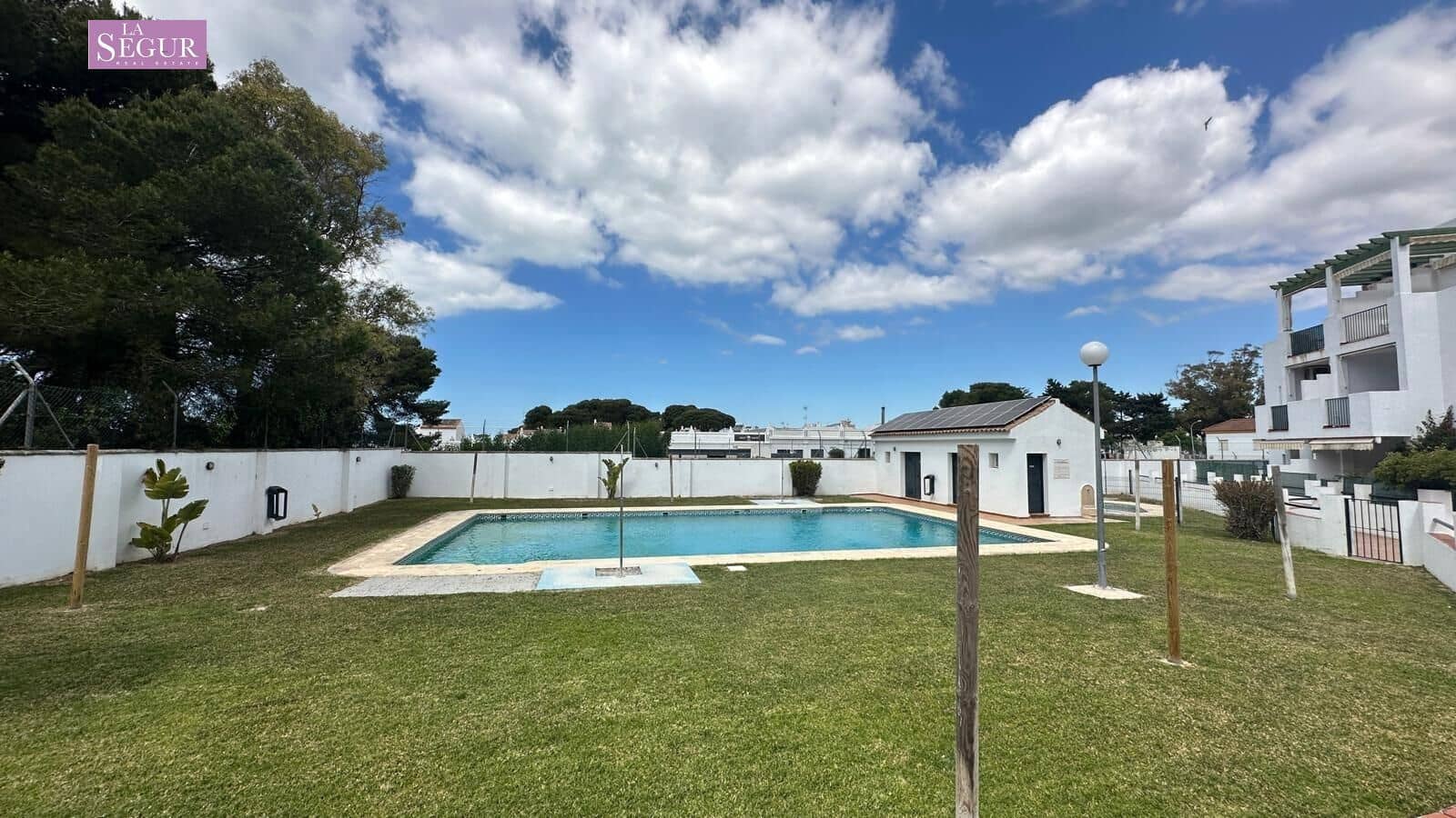 Piso de 2 habitaciones en Conil de la Frontera en venta con piscina garaje - 470.000 € (Ref: 9695272)