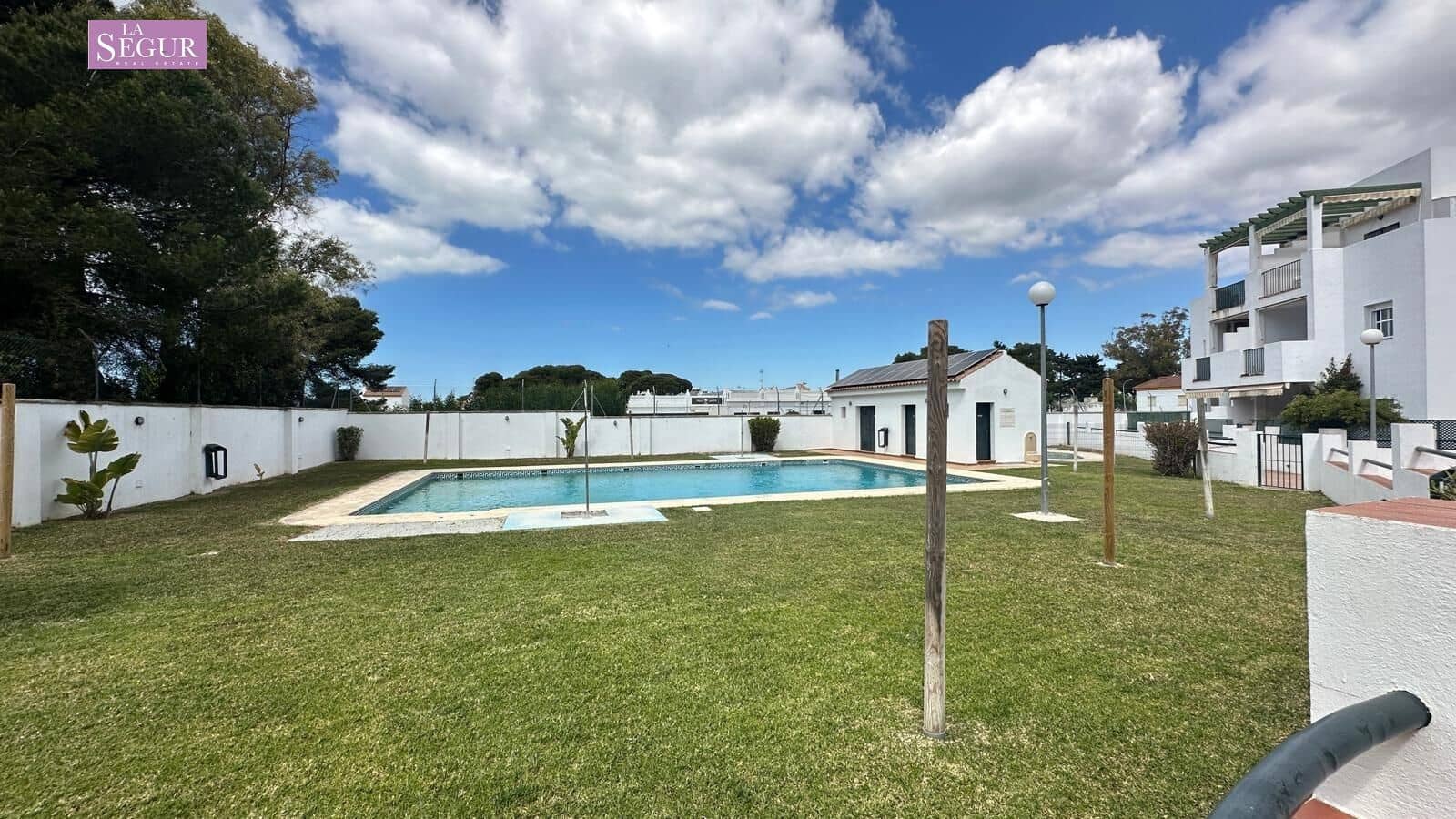 Piso de 2 habitaciones en Conil de la Frontera en venta con piscina garaje - 470.000 € (Ref: 9695272)