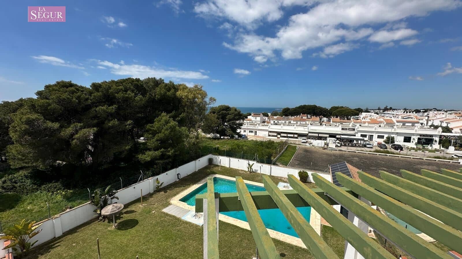 Piso de 2 habitaciones en Conil de la Frontera en venta con piscina garaje - 470.000 € (Ref: 9695272)