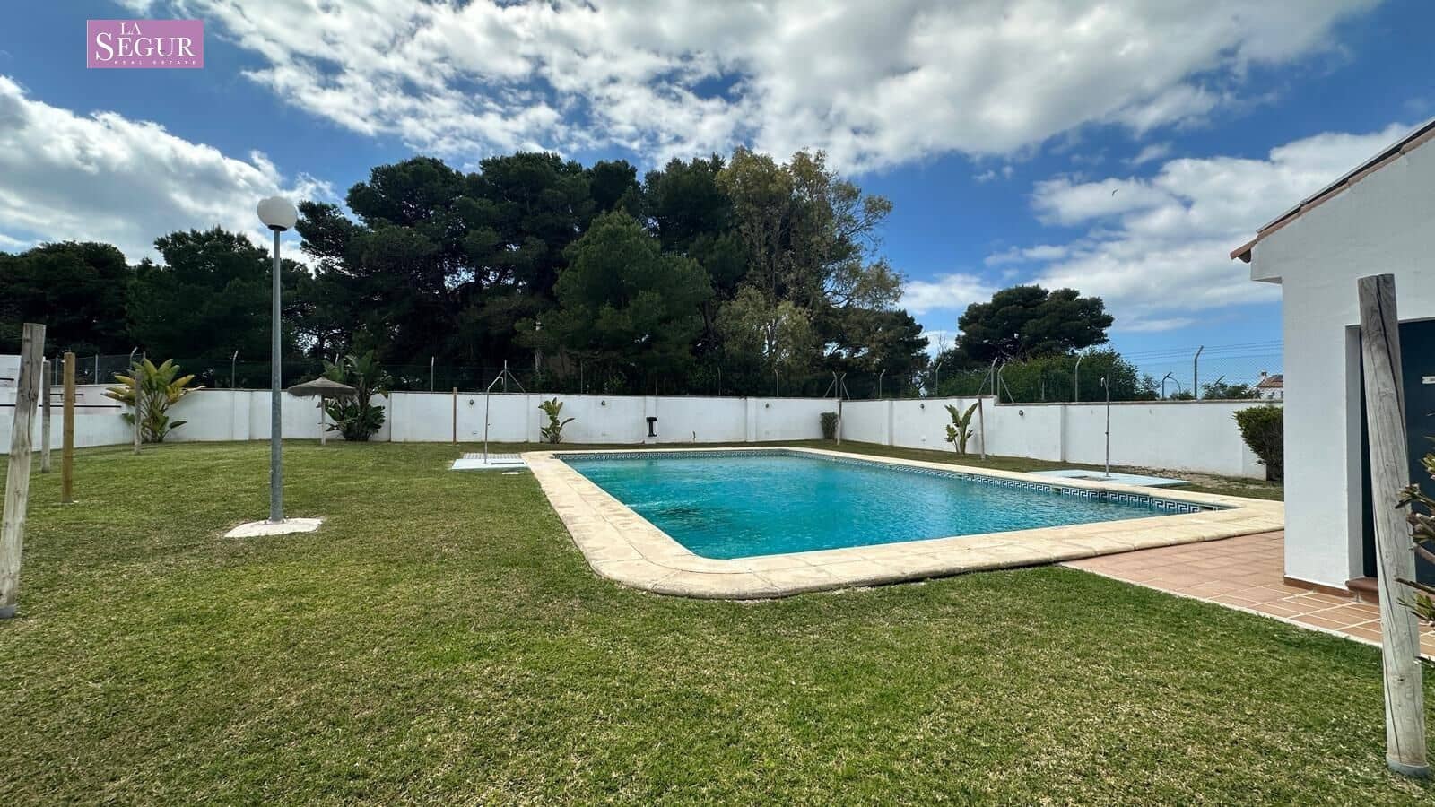 Piso de 2 habitaciones en Conil de la Frontera en venta con piscina garaje - 470.000 € (Ref: 9695272)
