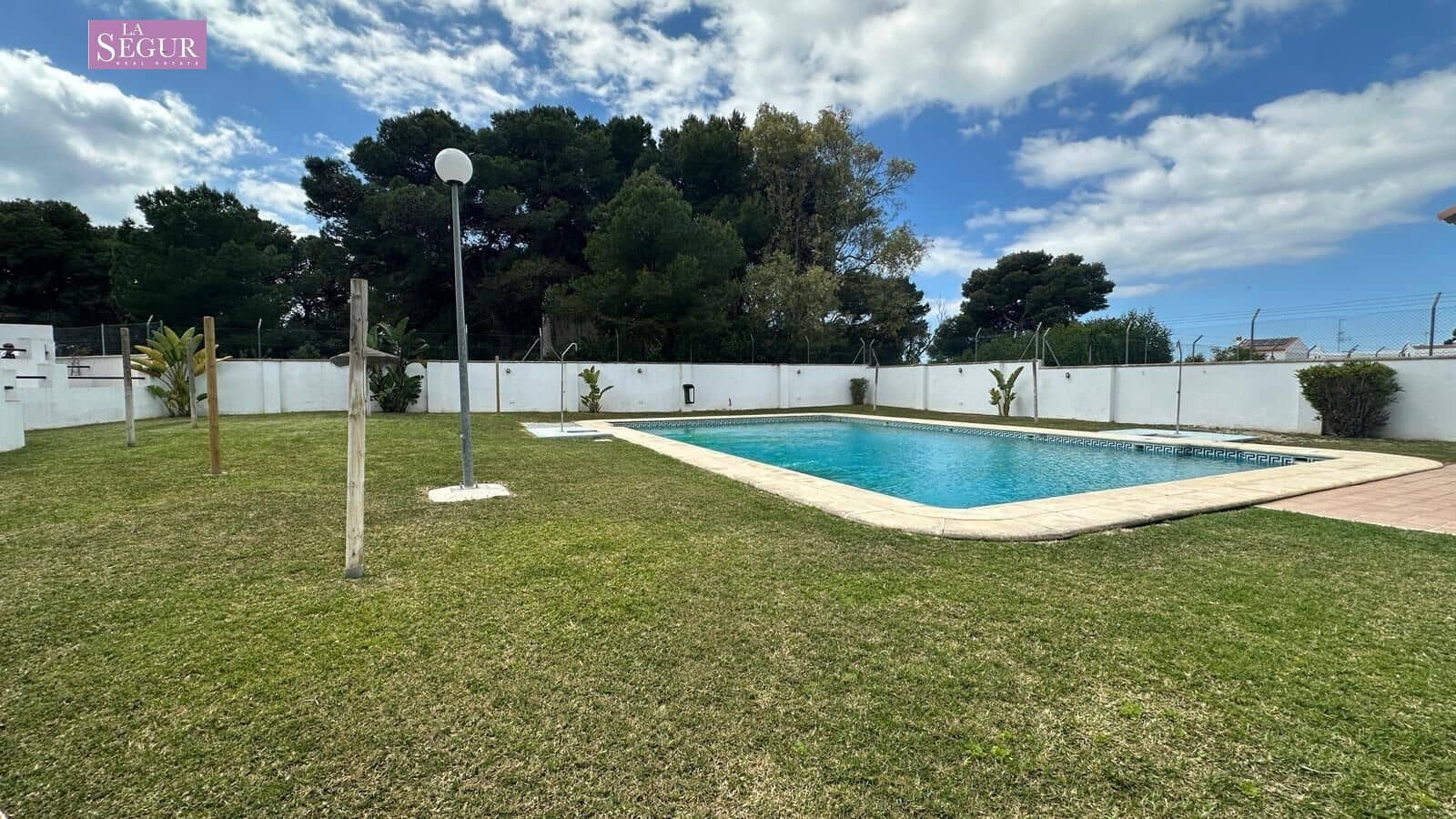Piso de 2 habitaciones en Conil de la Frontera en venta con piscina garaje - 470.000 € (Ref: 9695272)