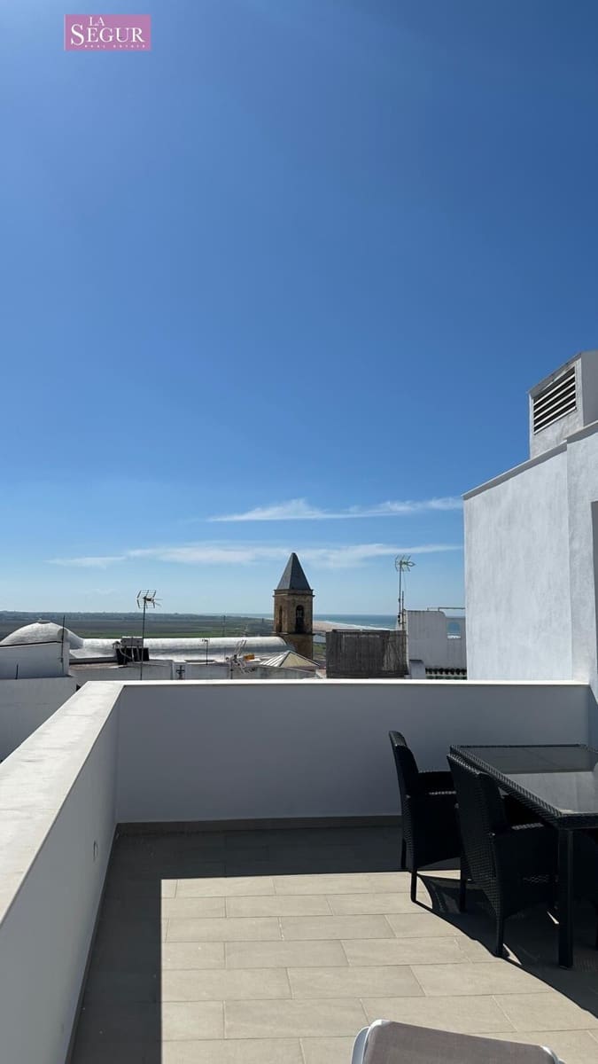 2 bedroom Apartment for sale in Conil de la Frontera with pool garage - € 385,000 (Ref: 9698792)