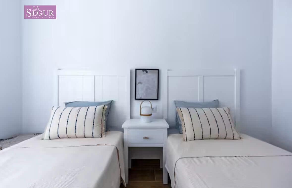 2 bedroom Apartment for sale in Conil de la Frontera with pool garage - € 385,000 (Ref: 9698792)