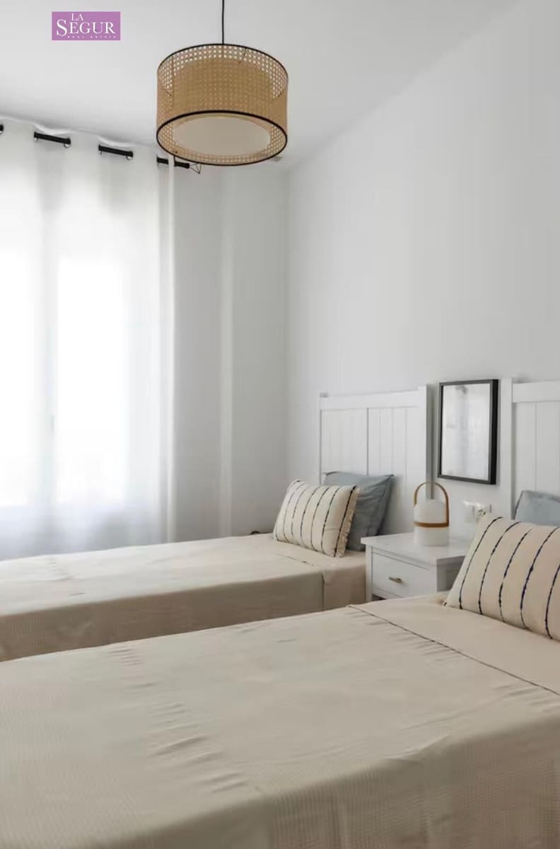 2 bedroom Apartment for sale in Conil de la Frontera with pool garage - € 385,000 (Ref: 9698792)