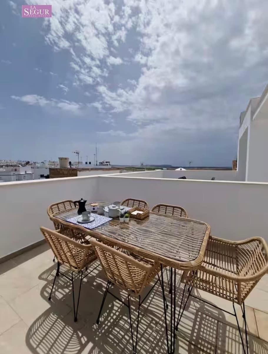 2 bedroom Apartment for sale in Conil de la Frontera with pool garage - € 385,000 (Ref: 9698792)