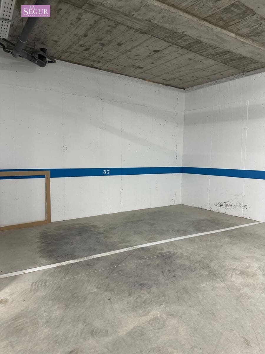 2 bedroom Apartment for sale in Conil de la Frontera with pool garage - € 385,000 (Ref: 9698792)