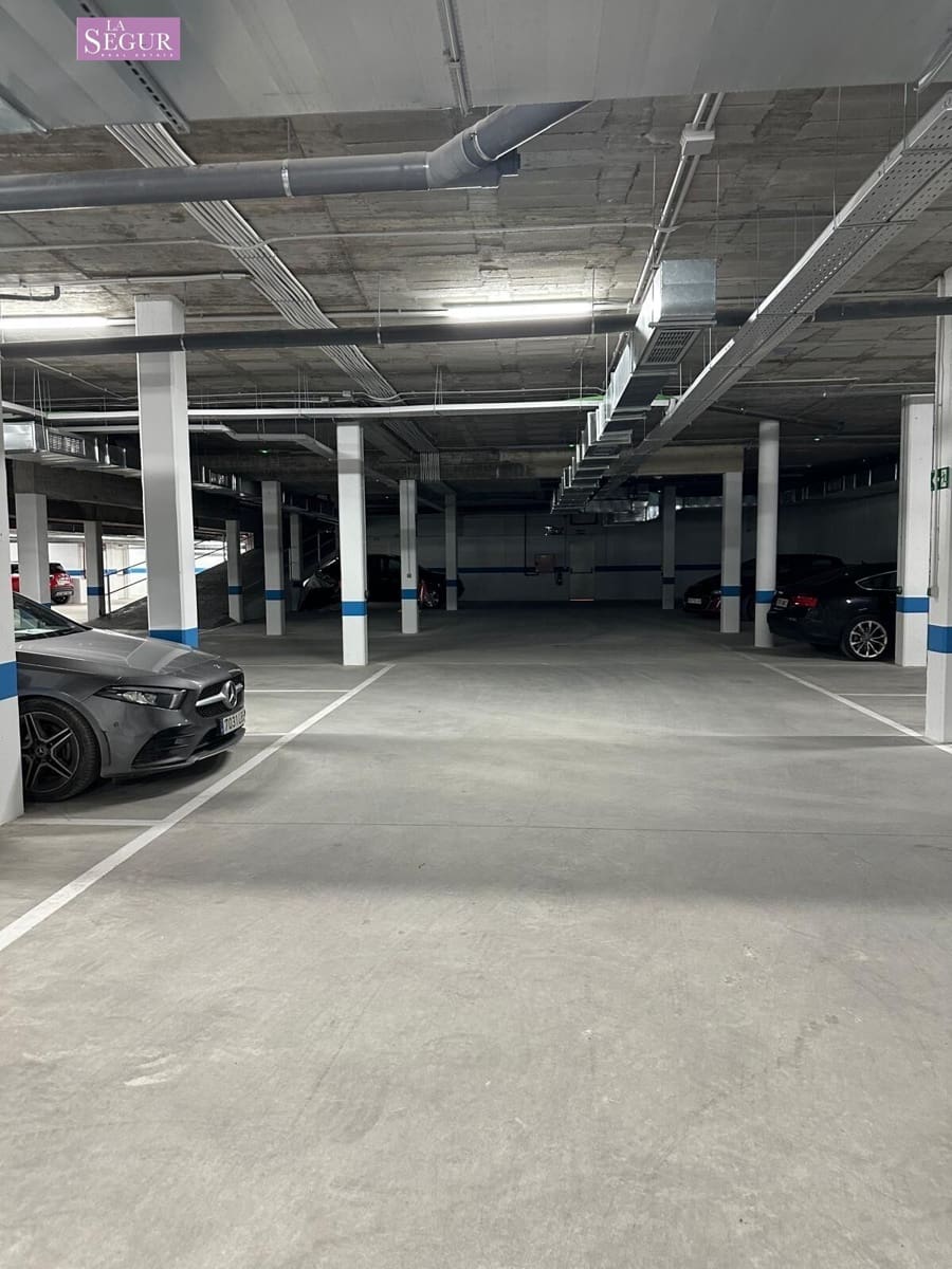 2 bedroom Apartment for sale in Conil de la Frontera with pool garage - € 385,000 (Ref: 9698792)