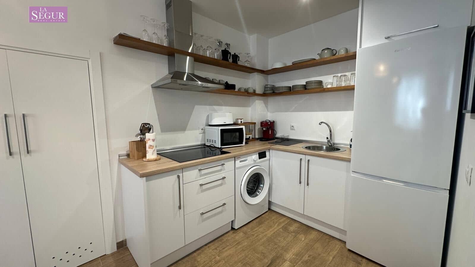 2 bedroom Apartment for sale in Conil de la Frontera with pool garage - € 385,000 (Ref: 9698792)