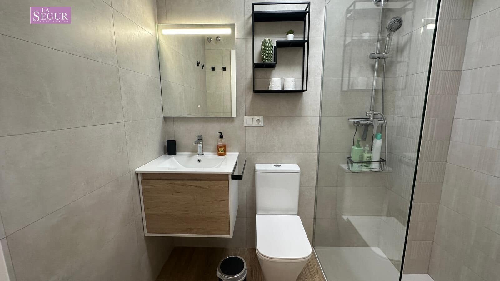 2 bedroom Apartment for sale in Conil de la Frontera with pool garage - € 385,000 (Ref: 9698792)