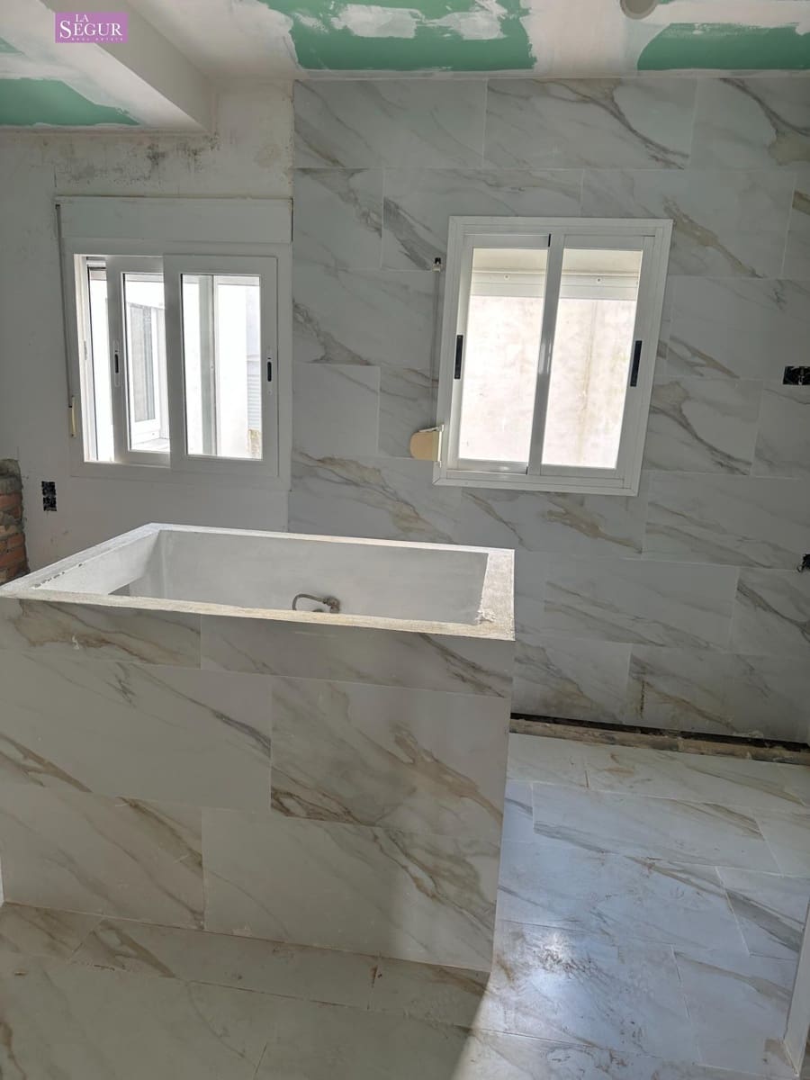 3 bedroom Flat for sale in Conil de la Frontera - € 260,000 (Ref: 9711921)