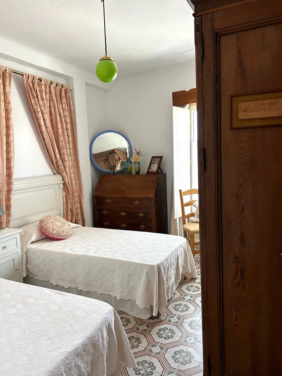 3 bedroom Flat for sale in Barbate - € 340,000 (Ref: 9714872)