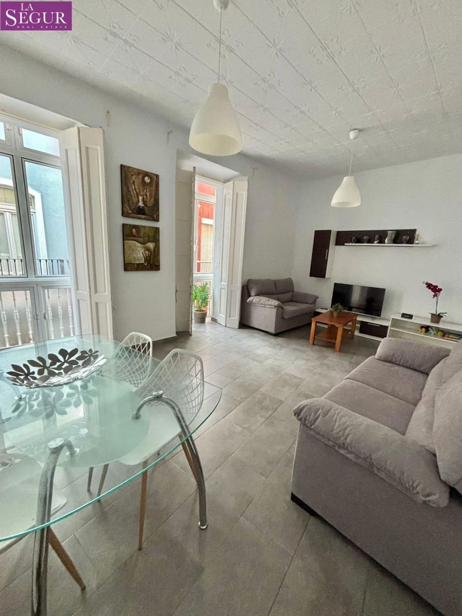 5 bedroom Flat for holiday rental in Cadiz city - € 3,000 (Ref: 9726597)