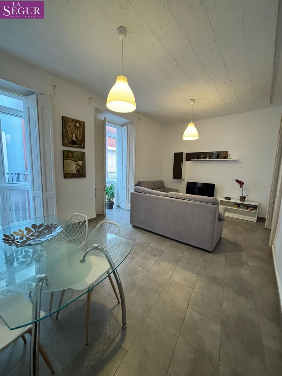 5 bedroom Flat for holiday rental in Cadiz city - € 3,000 (Ref: 9726597)