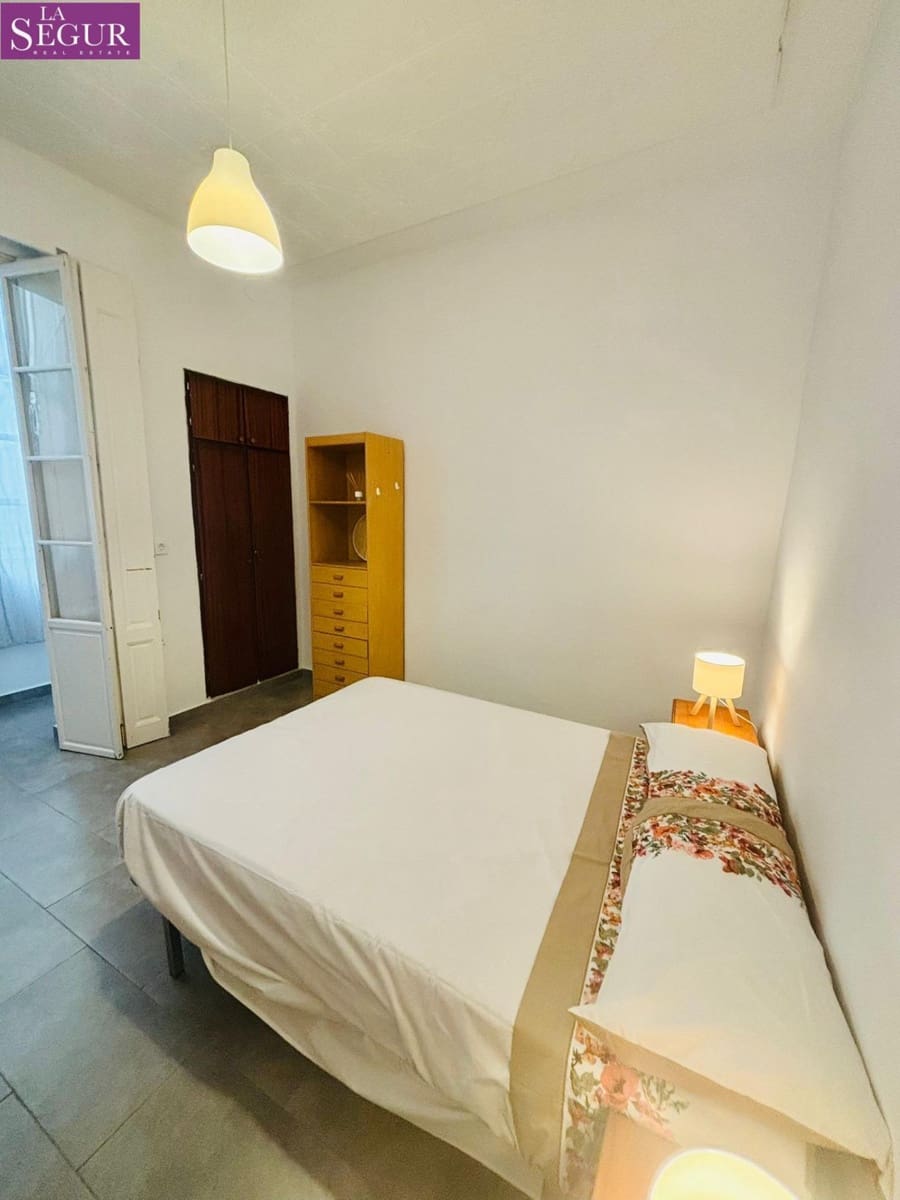 5 bedroom Flat for holiday rental in Cadiz city - € 3,000 (Ref: 9726597)