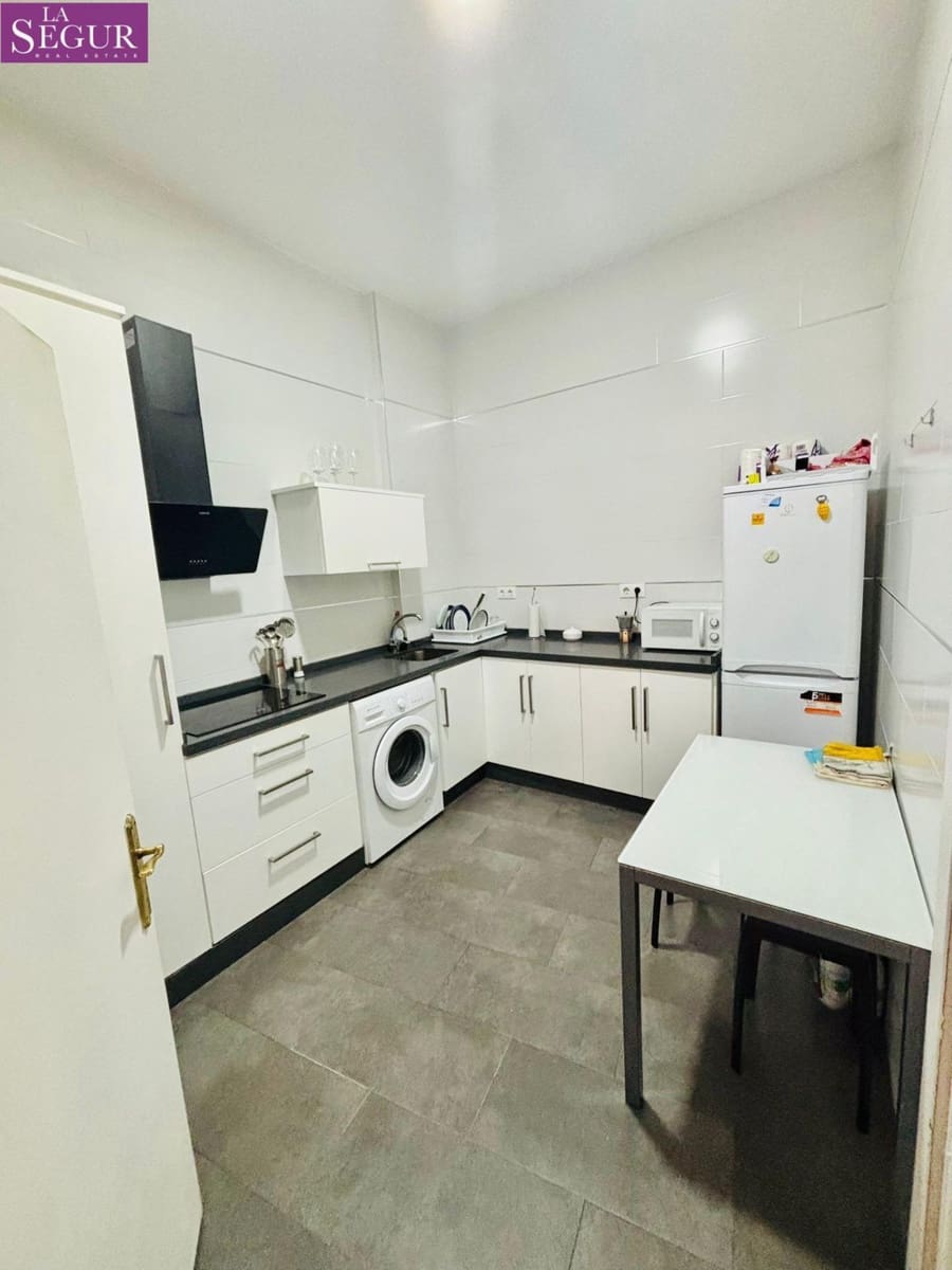 5 bedroom Flat for holiday rental in Cadiz city - € 3,000 (Ref: 9726597)