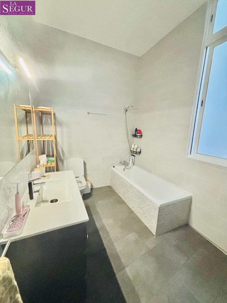 5 bedroom Flat for holiday rental in Cadiz city - € 3,000 (Ref: 9726597)