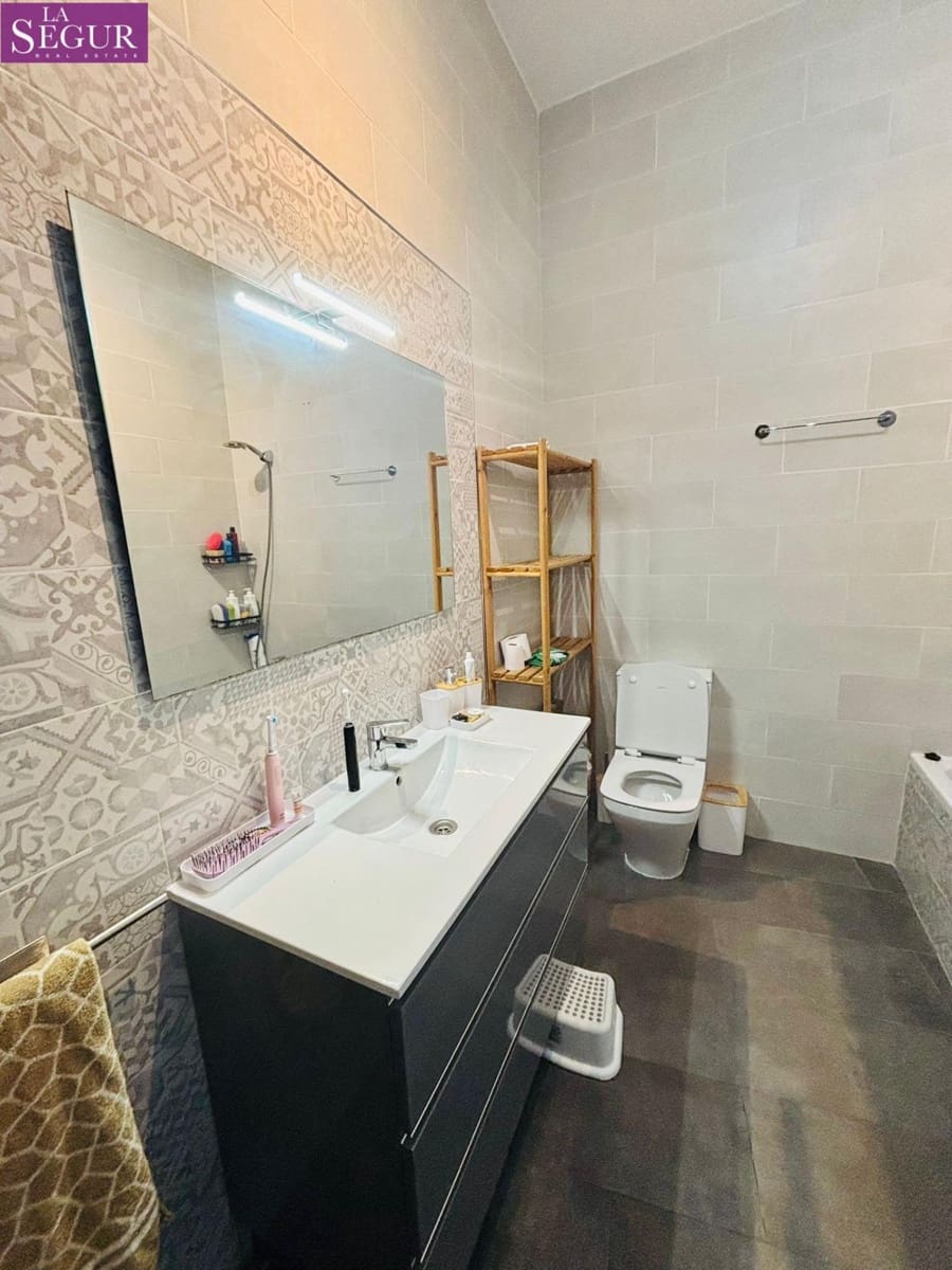 5 bedroom Flat for holiday rental in Cadiz city - € 3,000 (Ref: 9726597)