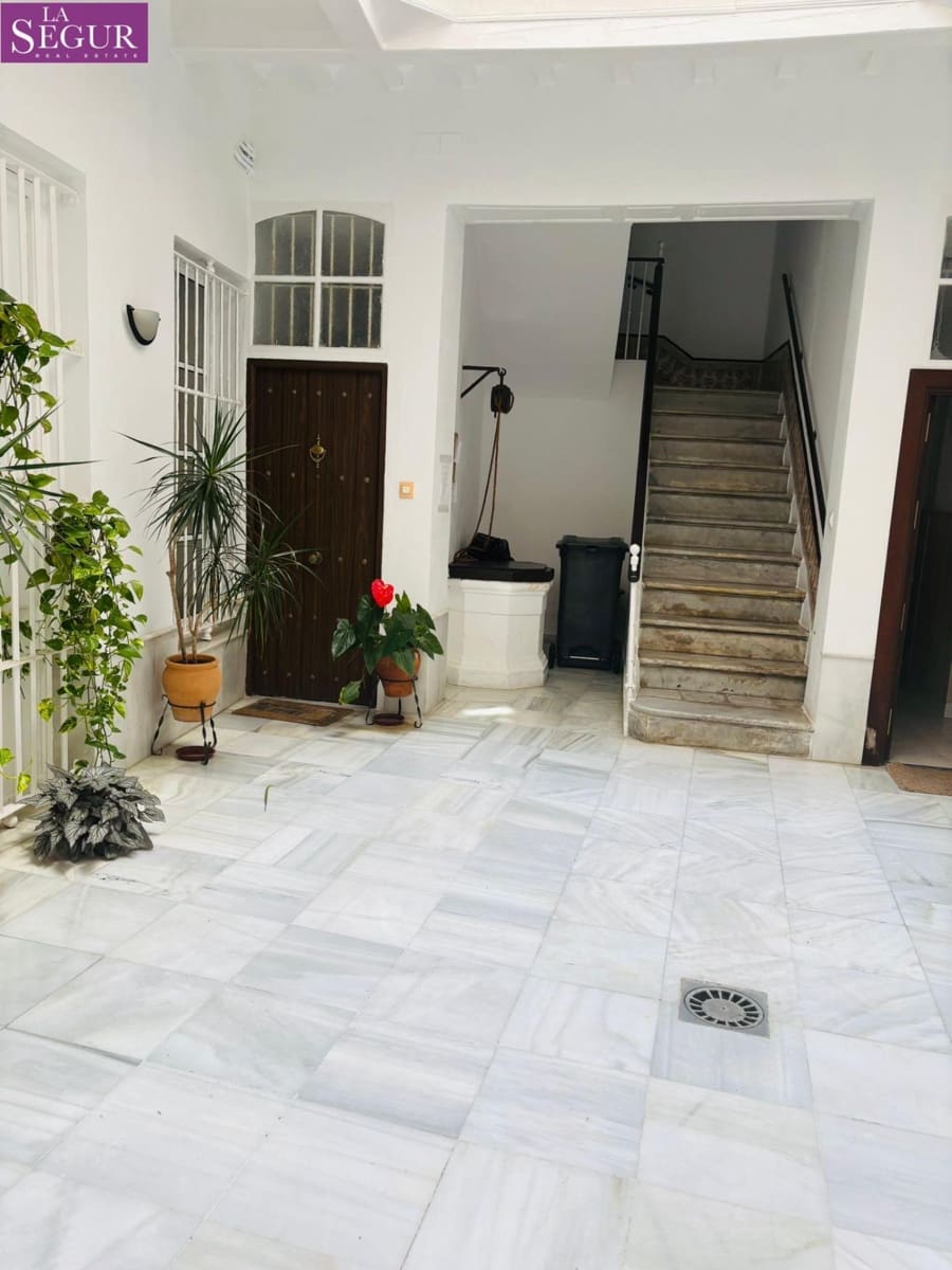 5 bedroom Flat for holiday rental in Cadiz city - € 3,000 (Ref: 9726597)