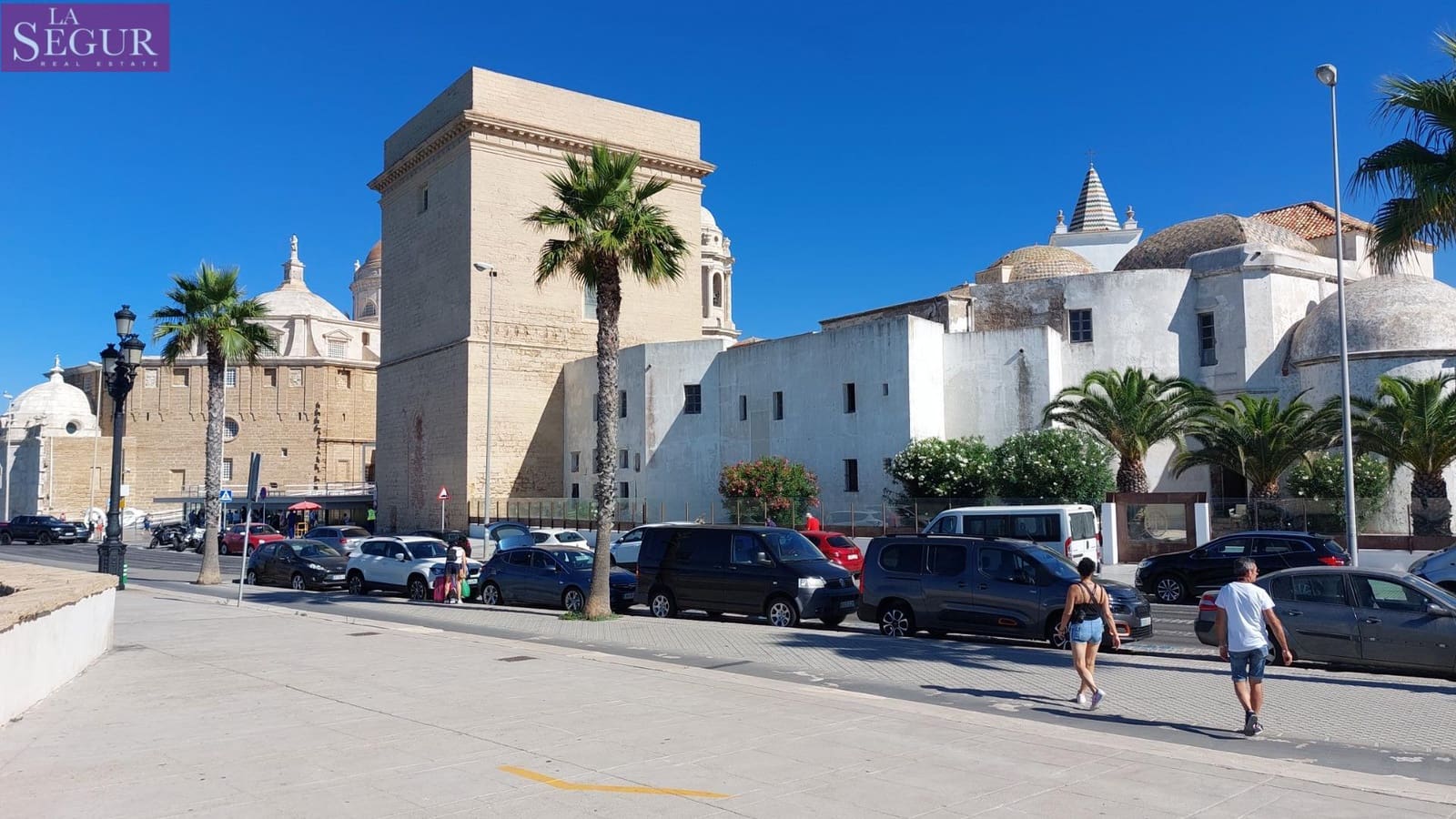5 bedroom Flat for holiday rental in Cadiz city - € 3,000 (Ref: 9726597)