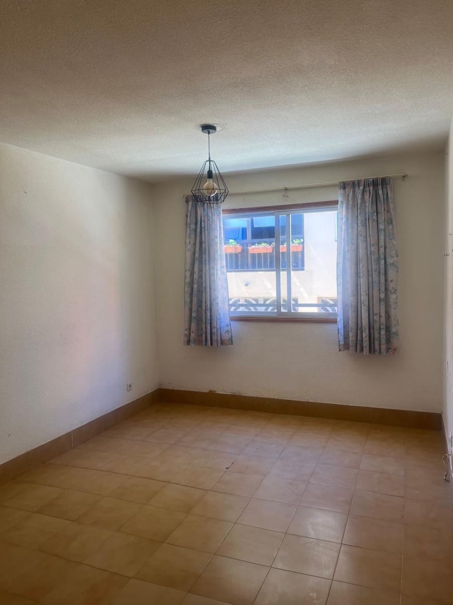 3 bedroom Flat for sale in Las Palmas de Gran Canaria with garage - € 209,900 (Ref: 9732043)