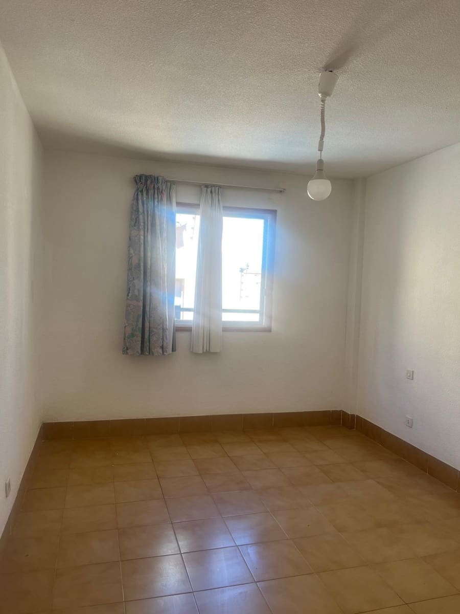 3 bedroom Flat for sale in Las Palmas de Gran Canaria with garage - € 209,900 (Ref: 9732043)