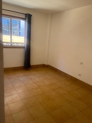 3 bedroom Flat for sale in Las Palmas de Gran Canaria with garage - € 209,900 (Ref: 9732043)
