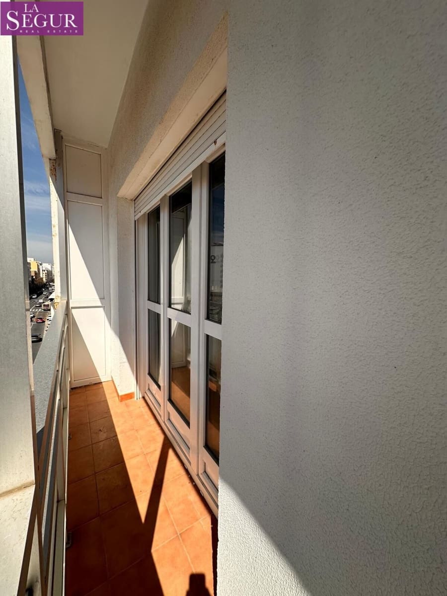 4 bedroom Flat for sale in Cadiz city - € 525,000 (Ref: 9747797)