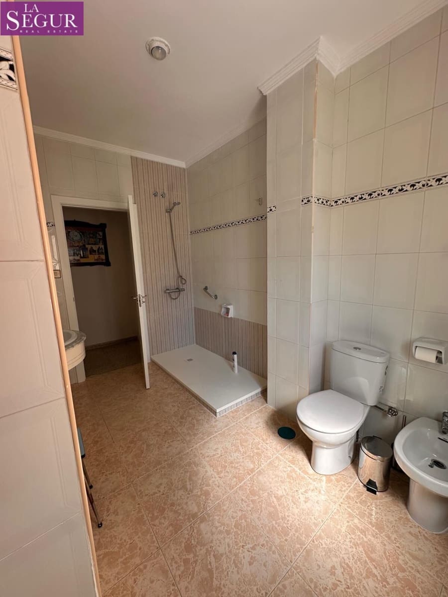 4 bedroom Flat for sale in Cadiz city - € 525,000 (Ref: 9747797)